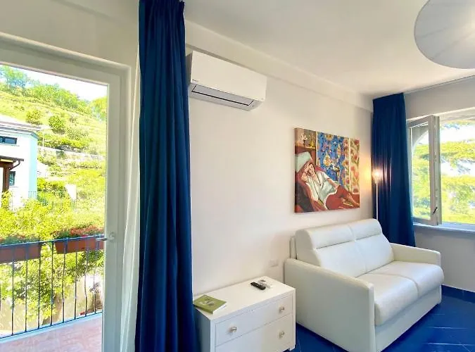 Giordano Sea View Amalfi Coast מלון דירות 3*